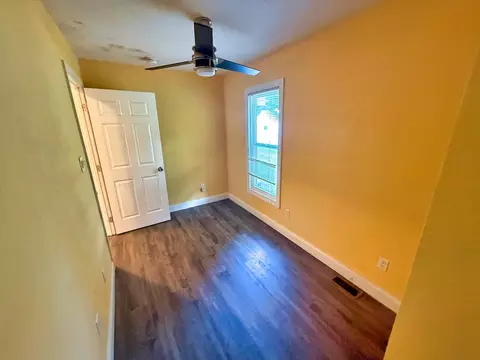 Bedroom - 323 Austin Ave, Flora, IL 62839 photo 10 of 11