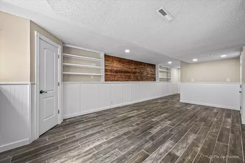 Living - 2711 Old Oak Dr, Mchenry, IL 60050 photo 9 of 9