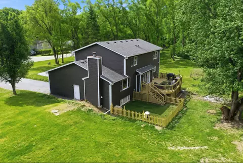 Exterior - 2711 Old Oak Dr, Mchenry, IL 60050 photo 6 of 13