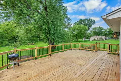 Exterior - 2711 Old Oak Dr, Mchenry, IL 60050 photo 8 of 13
