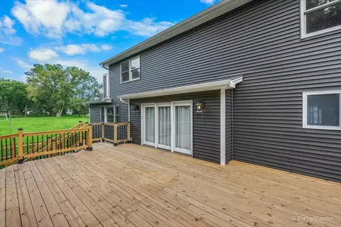 Exterior - 2711 Old Oak Dr, Mchenry, IL 60050 photo 10 of 13