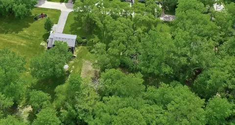 View/Area - 2711 Old Oak Dr, Mchenry, IL 60050 photo 2 of 5