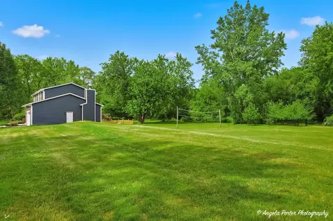 Exterior - 2711 Old Oak Dr, Mchenry, IL 60050 photo 5 of 13