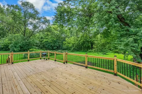 Exterior - 2711 Old Oak Dr, Mchenry, IL 60050 photo 9 of 13