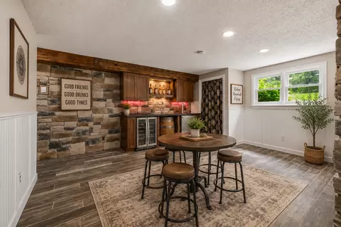 Dining - 2711 Old Oak Dr, Mchenry, IL 60050 photo 3 of 3