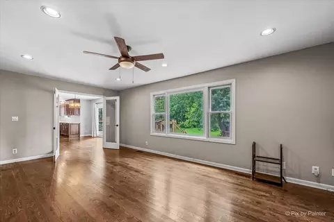 Living - 2711 Old Oak Dr, Mchenry, IL 60050 photo 5 of 9
