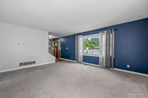 Living - 2711 Old Oak Dr, Mchenry, IL 60050 photo 6 of 9