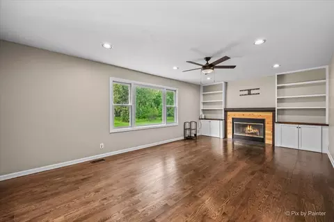 Living - 2711 Old Oak Dr, Mchenry, IL 60050 photo 4 of 9