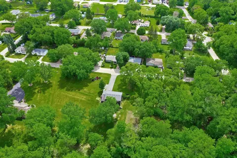 View/Area - 2711 Old Oak Dr, Mchenry, IL 60050 photo 5 of 5