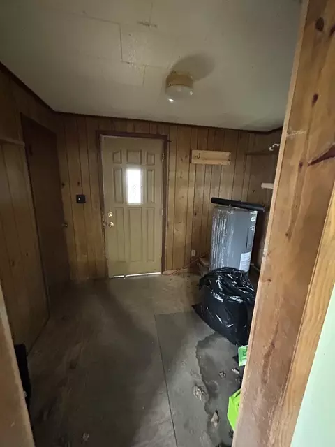 Entry Way - 203 Whittier St, Georgetown, IL 61846 photo 3 of 3