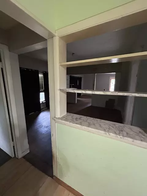 Entry Way - 203 Whittier St, Georgetown, IL 61846 photo 2 of 3