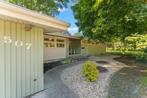 507 E Sunnycrest Ct, Urbana, IL 61801