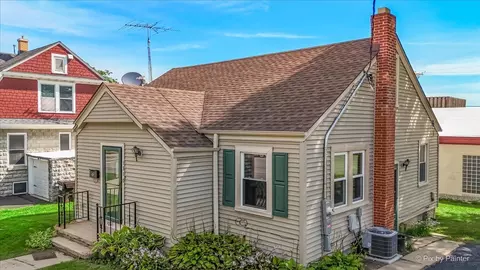 Exterior - 1310 Park St, Mchenry, IL 60050 photo 2 of 7