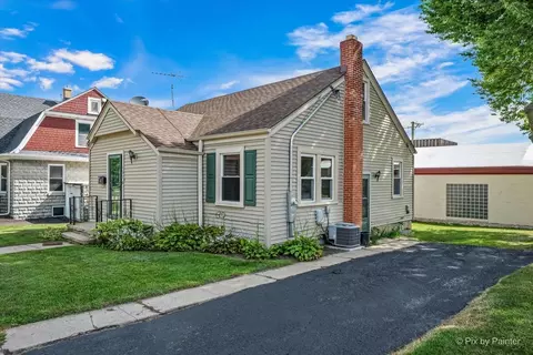 Exterior - 1310 Park St, Mchenry, IL 60050 photo 4 of 7