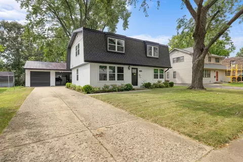 Exterior - 3703 Bluebird Ln, Rolling Meadows, IL 60008 photo 2 of 5