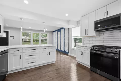 Kitchen - 3703 Bluebird Ln, Rolling Meadows, IL 60008 photo 4 of 5