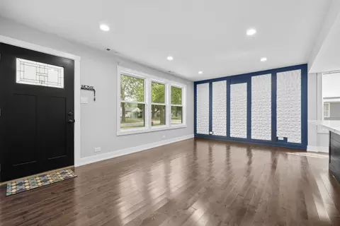 Living - 3703 Bluebird Ln, Rolling Meadows, IL 60008 photo 2 of 3
