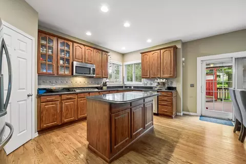 Kitchen - 2071 Tunbridge Trl, Algonquin, IL 60102 photo 1 of 2