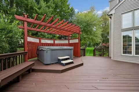Exterior - 2071 Tunbridge Trl, Algonquin, IL 60102 photo 1 of 2