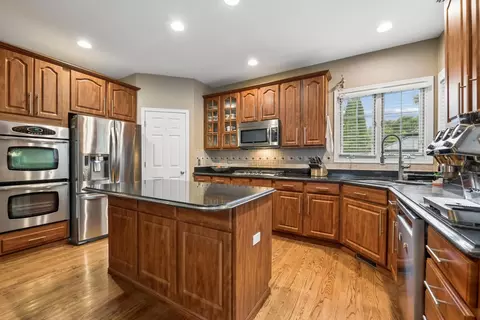 Kitchen - 2071 Tunbridge Trl, Algonquin, IL 60102 photo 2 of 2