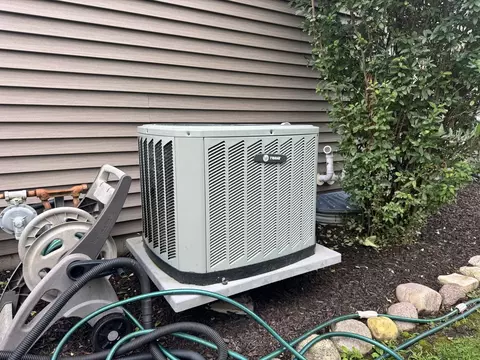 Exterior - 2071 Tunbridge Trl, Algonquin, IL 60102 photo 2 of 2