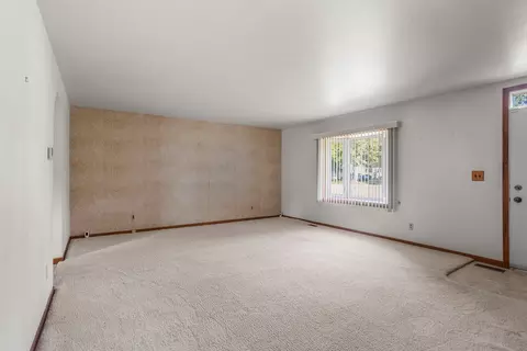 Living - 2903 Sangamon Dr, Champaign, IL 61821 photo 2 of 3