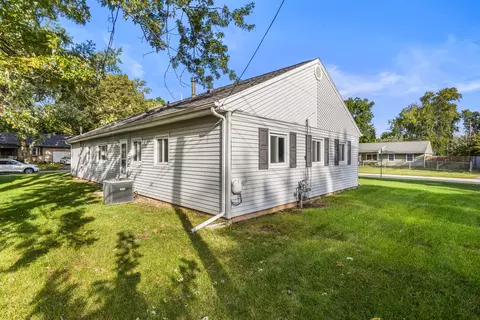 Exterior - 2903 Sangamon Dr, Champaign, IL 61821 photo 4 of 5