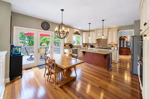 Kitchen - 2030 Tunbridge Trl, Algonquin, IL 60102 photo 3 of 5