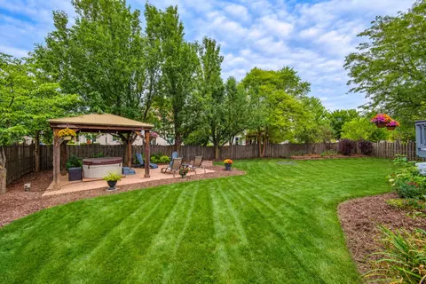 Exterior - 2030 Tunbridge Trl, Algonquin, IL 60102 photo 13 of 14