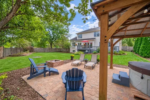 Exterior - 2030 Tunbridge Trl, Algonquin, IL 60102 photo 10 of 14