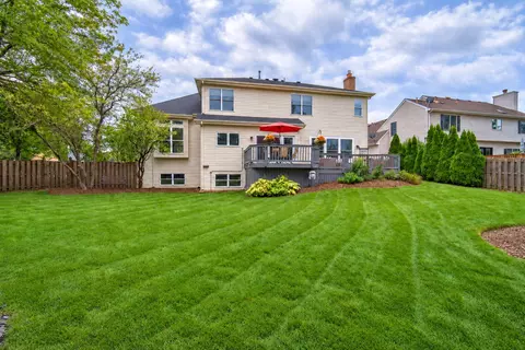 Exterior - 2030 Tunbridge Trl, Algonquin, IL 60102 photo 5 of 14
