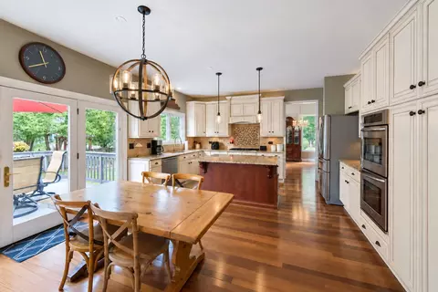 Kitchen - 2030 Tunbridge Trl, Algonquin, IL 60102 photo 5 of 5