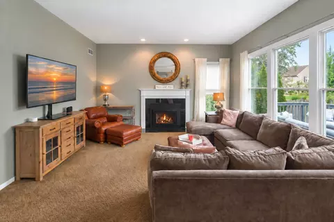 Living - 2030 Tunbridge Trl, Algonquin, IL 60102 photo 5 of 7