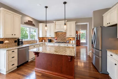 Kitchen - 2030 Tunbridge Trl, Algonquin, IL 60102 photo 1 of 5