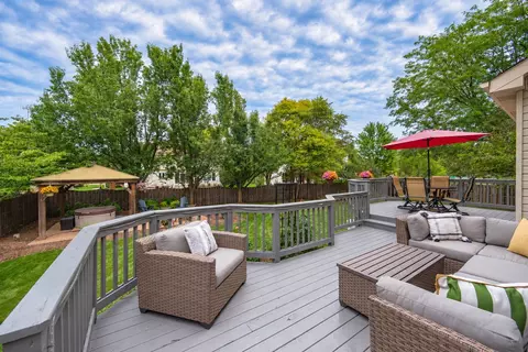 Exterior - 2030 Tunbridge Trl, Algonquin, IL 60102 photo 6 of 14