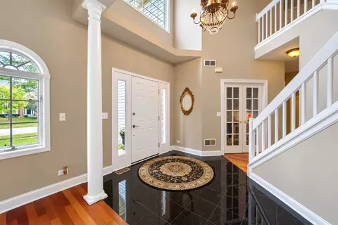 Entry Way - 2030 Tunbridge Trl, Algonquin, IL 60102 photo 3 of 5