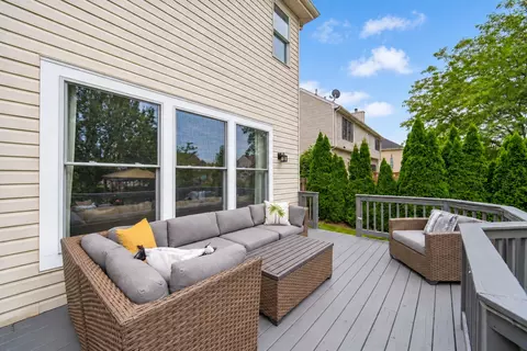 Exterior - 2030 Tunbridge Trl, Algonquin, IL 60102 photo 8 of 14