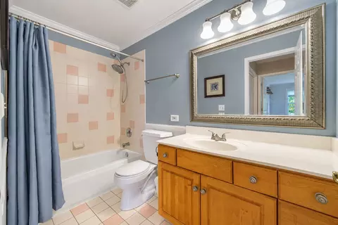 Bath - 2030 Tunbridge Trl, Algonquin, IL 60102 photo 5 of 5