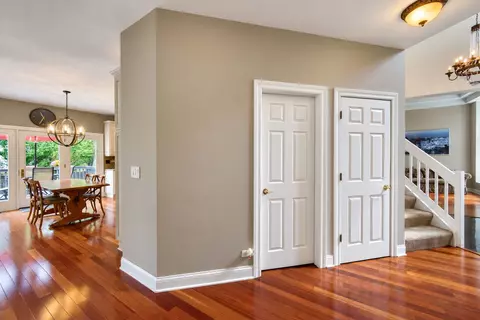 Entry Way - 2030 Tunbridge Trl, Algonquin, IL 60102 photo 2 of 5