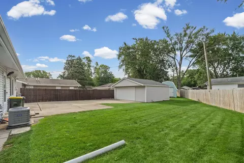 Exterior - 2207 Kingfisher Ln, Rolling Meadows, IL 60008 photo 3 of 4