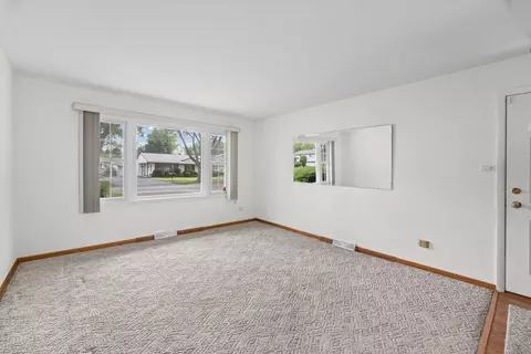 Living - 2207 Kingfisher Ln, Rolling Meadows, IL 60008 photo 2 of 4