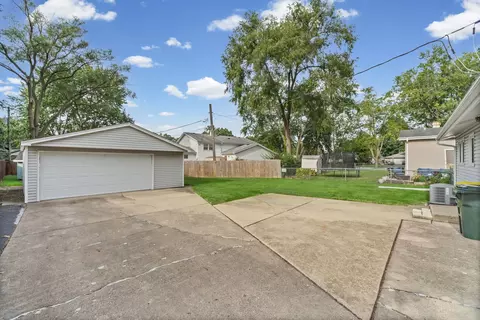 Exterior - 2207 Kingfisher Ln, Rolling Meadows, IL 60008 photo 2 of 4