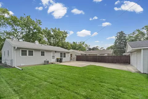 Exterior - 2207 Kingfisher Ln, Rolling Meadows, IL 60008 photo 1 of 4