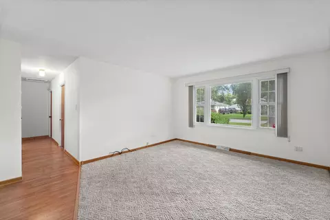 Living - 2207 Kingfisher Ln, Rolling Meadows, IL 60008 photo 4 of 4