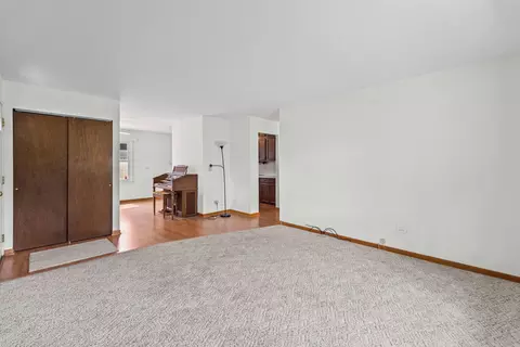 Living - 2207 Kingfisher Ln, Rolling Meadows, IL 60008 photo 3 of 4