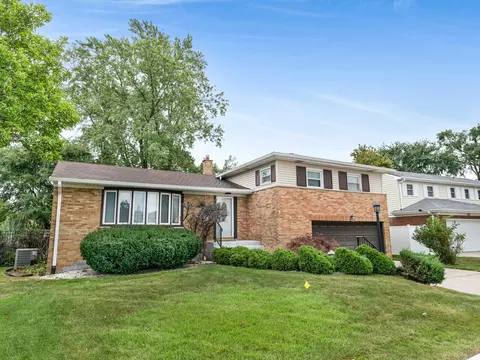 661 Winston Dr, Melrose Park, IL 60160