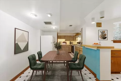 Dining - 5723 N Artesian Ave, Chicago, IL 60659 photo 3 of 3