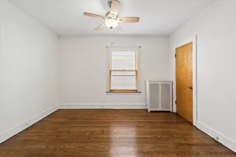 Bedroom - 5723 N Artesian Ave, Chicago, IL 60659 photo 2 of 5