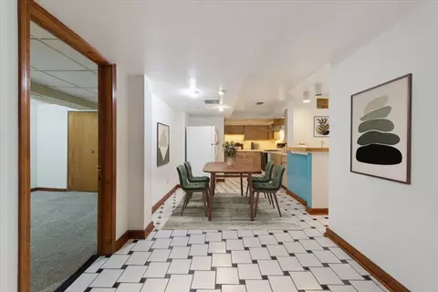 Entry Way - 5723 N Artesian Ave, Chicago, IL 60659 photo 4 of 6