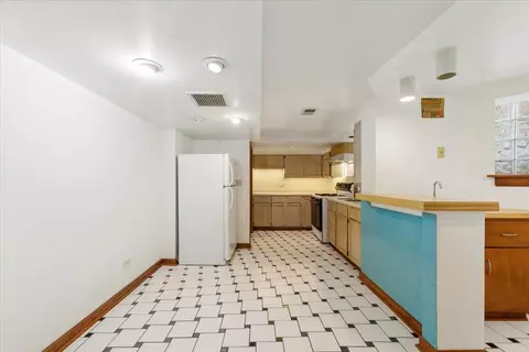 Kitchen - 5723 N Artesian Ave, Chicago, IL 60659 photo 7 of 7